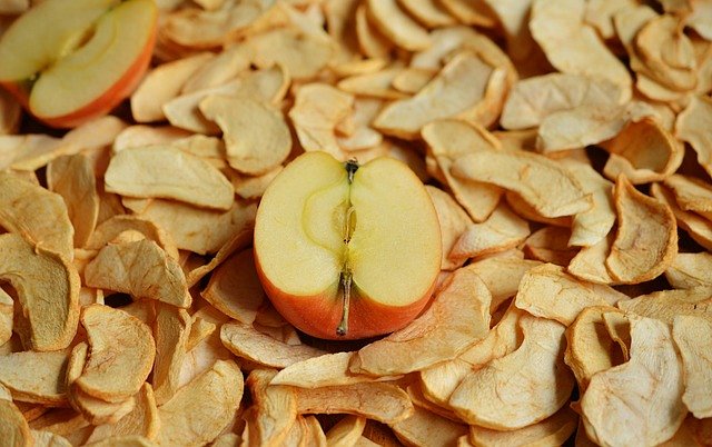 Suszone owoce bio jako zamiennik słodyczy